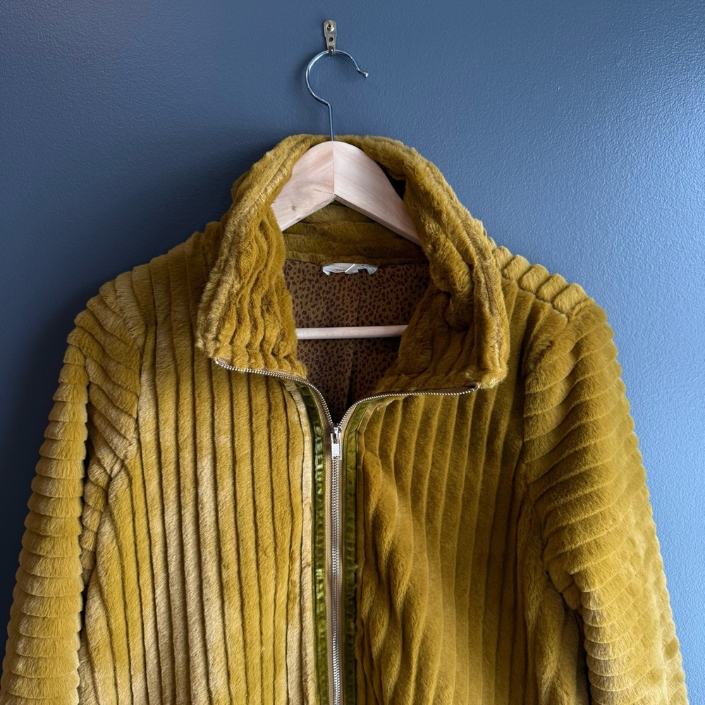 Mystree Women Mustard Faux Fur Full Zip Jacket Size Medium - Picture 2 of 5